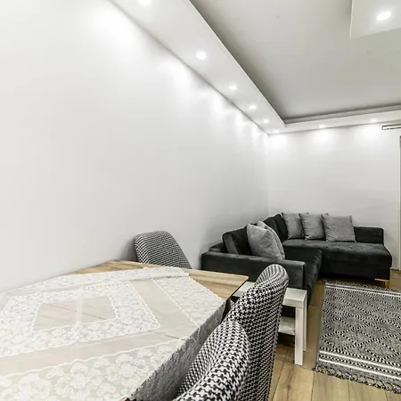 Comfortable Flat With Central Location In Beyoglu Appartamento *