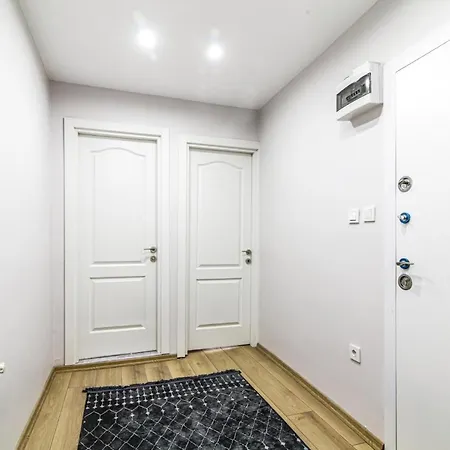 Comfortable Flat With Central Location In Beyoglu Appartamento *